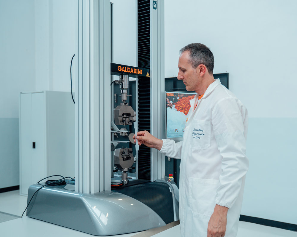 Machines d'essai : que sont-elles, comment fonctionnent-elles et quelles applications trouvent-elles dans l'industrie